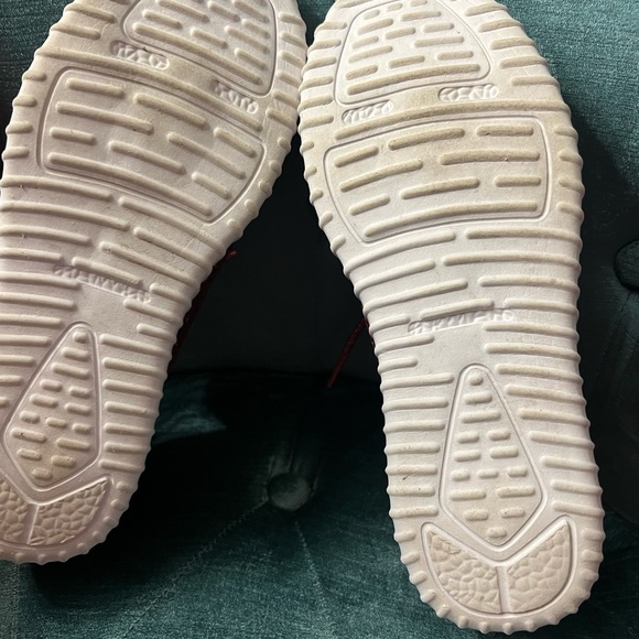 COPY - Size 9 glitter sneakers - Picture 3 of 4